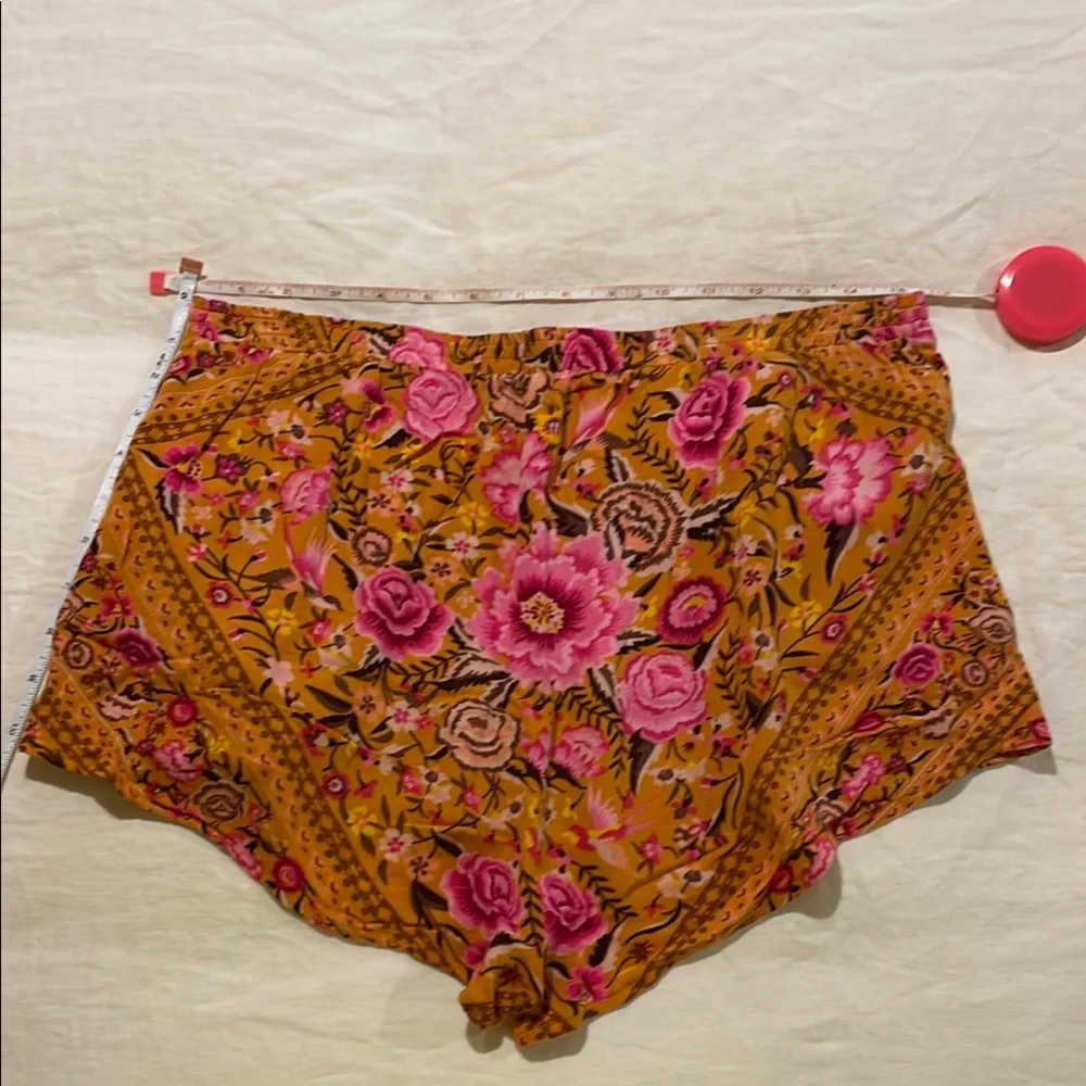 spell babushka shorts - Picture 10 of 11